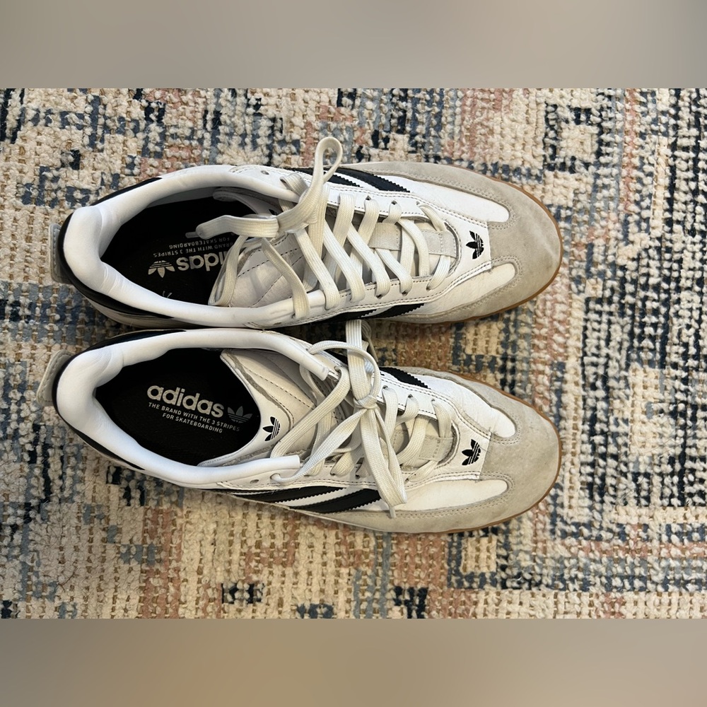 Adidas Sneakers